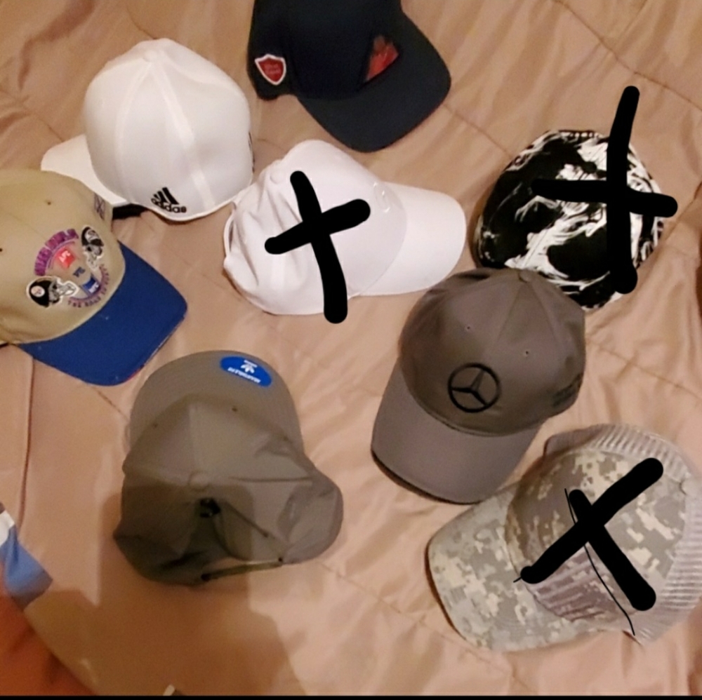 New hats.. snapback's & 1 white adidas fitted m/L